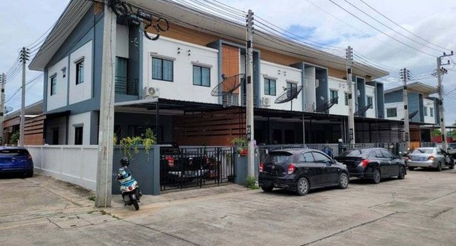For sale 1 bed townhouse in Ban Bueng, Chonburi