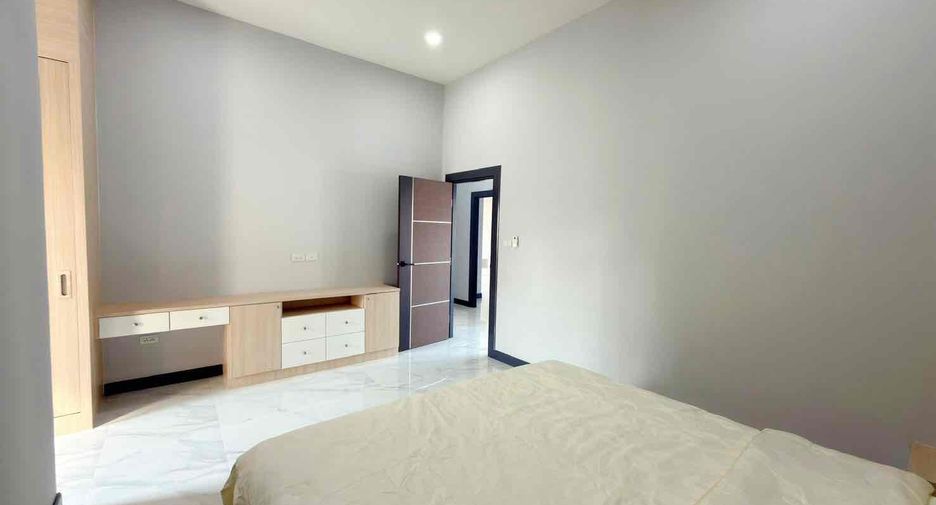 For rent and for sale 3 bedrooms villa in Bang Lamung, Chonburi