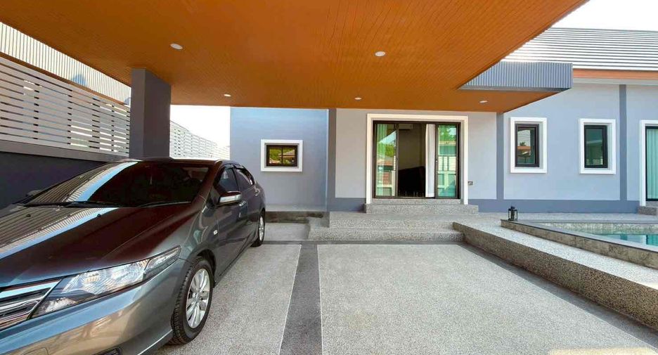 For rent and for sale 3 bedrooms villa in Bang Lamung, Chonburi