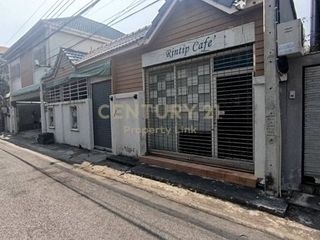 For sale 4 bedrooms house in Phaya Thai, Bangkok
