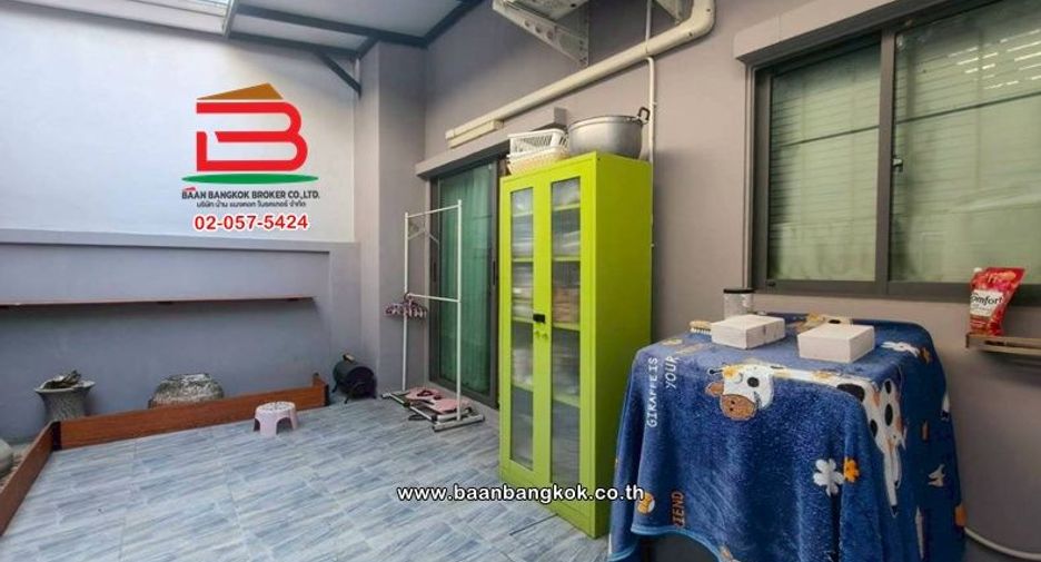 For rent 3 bedrooms townhouse in Prawet, Bangkok