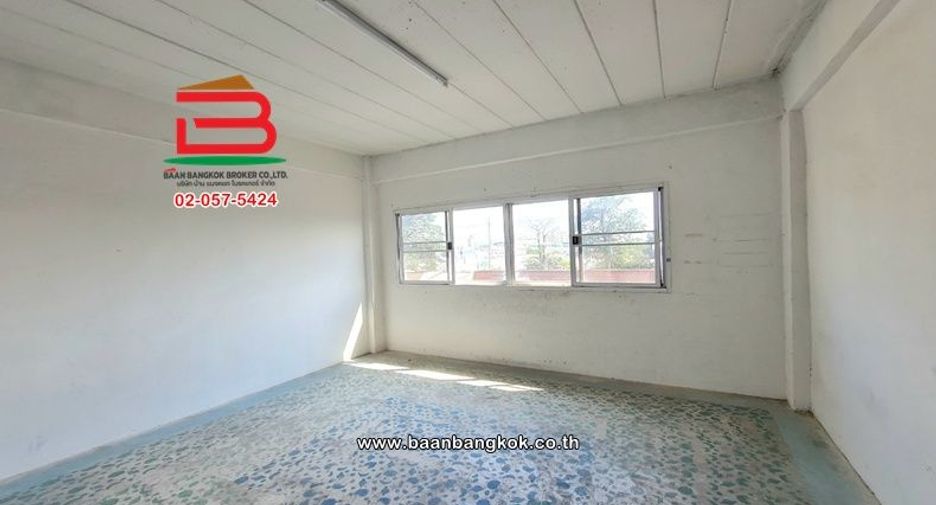 Gewerbefläche zum Kauf mit 6 Zimmer in Mueang Nonthaburi, Nonthaburi