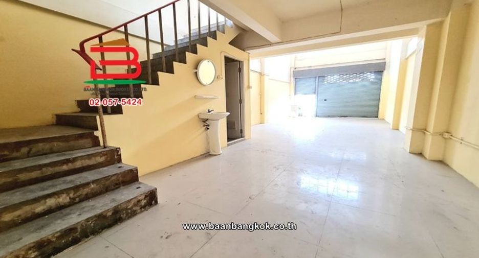 Gewerbefläche zum Kauf mit 6 Zimmer in Mueang Nonthaburi, Nonthaburi