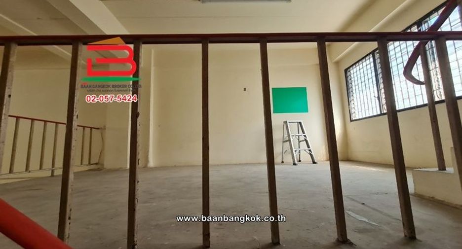 Gewerbefläche zum Kauf mit 6 Zimmer in Mueang Nonthaburi, Nonthaburi