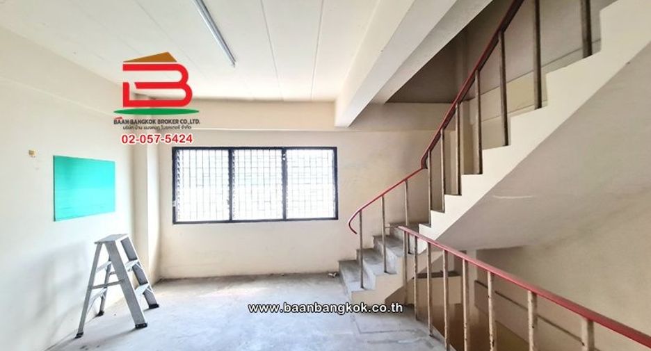 Gewerbefläche zum Kauf mit 6 Zimmer in Mueang Nonthaburi, Nonthaburi