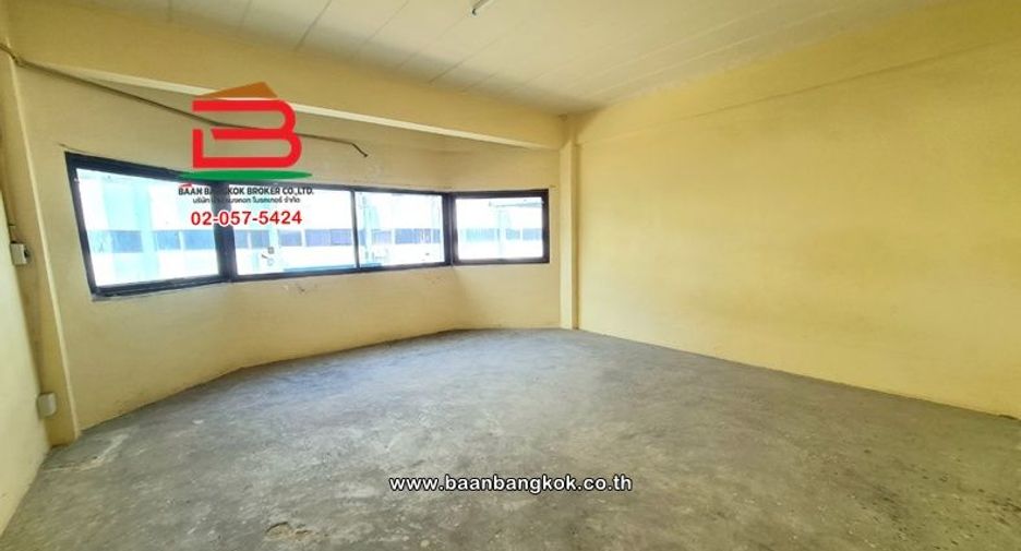 Gewerbefläche zum Kauf mit 6 Zimmer in Mueang Nonthaburi, Nonthaburi