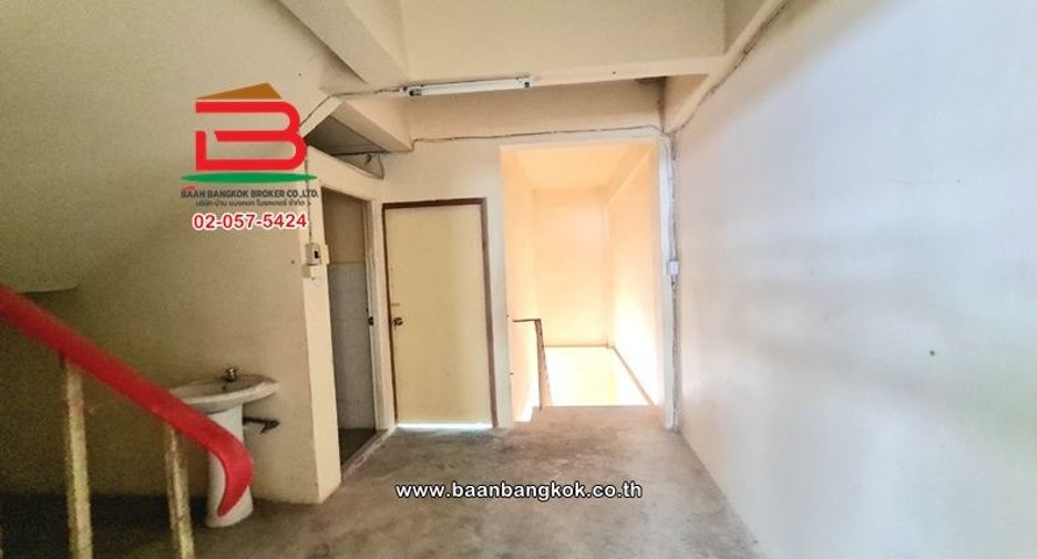Gewerbefläche zum Kauf mit 6 Zimmer in Mueang Nonthaburi, Nonthaburi