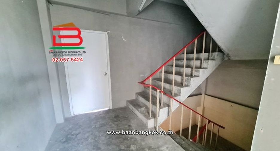 Gewerbefläche zum Kauf mit 6 Zimmer in Mueang Nonthaburi, Nonthaburi