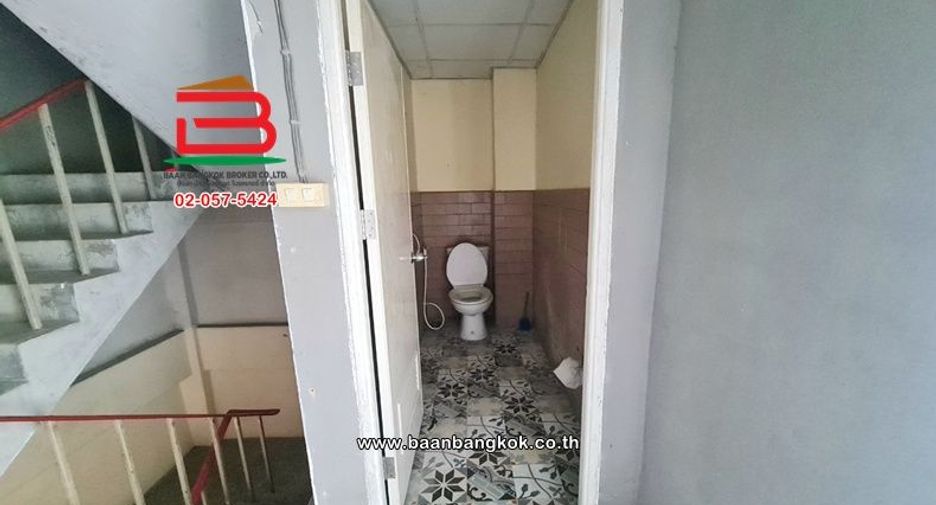 Gewerbefläche zum Kauf mit 6 Zimmer in Mueang Nonthaburi, Nonthaburi