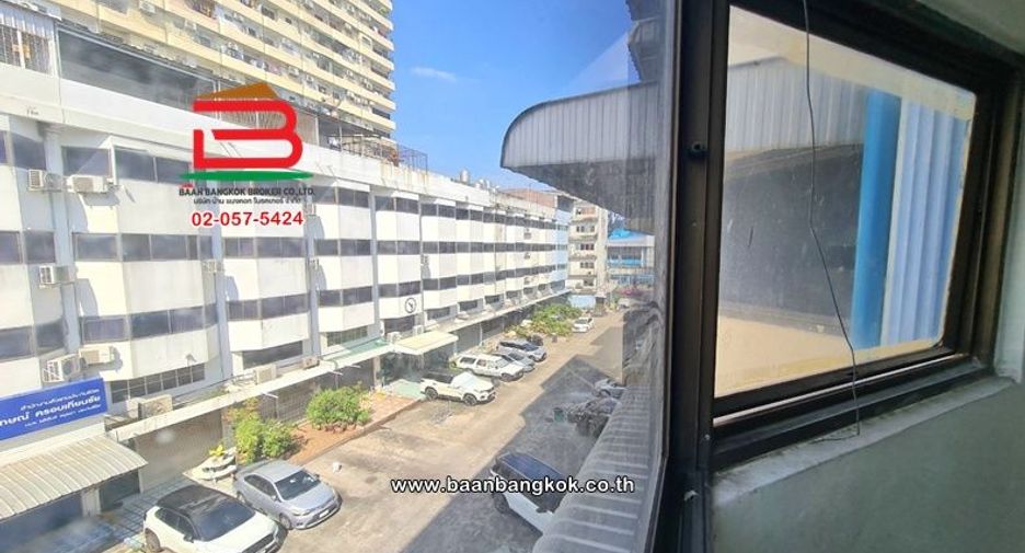 Gewerbefläche zum Kauf mit 6 Zimmer in Mueang Nonthaburi, Nonthaburi
