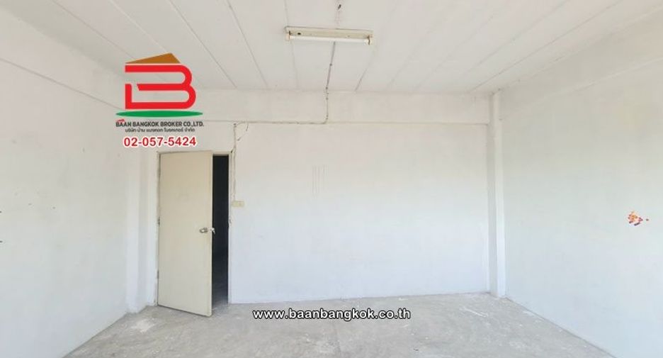Gewerbefläche zum Kauf mit 6 Zimmer in Mueang Nonthaburi, Nonthaburi