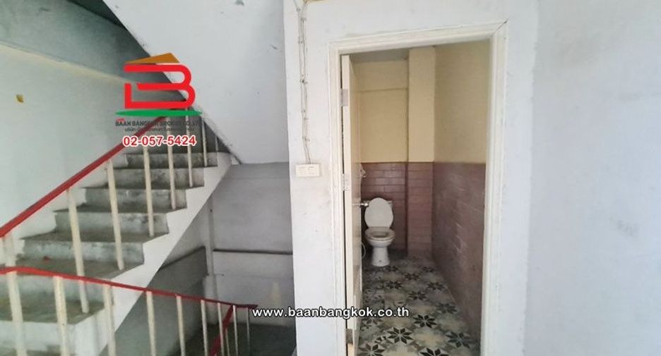 Gewerbefläche zum Kauf mit 6 Zimmer in Mueang Nonthaburi, Nonthaburi