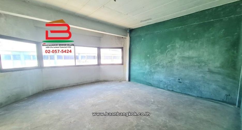 Gewerbefläche zum Kauf mit 6 Zimmer in Mueang Nonthaburi, Nonthaburi