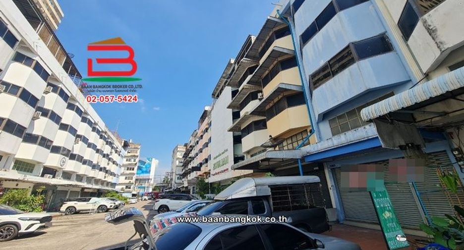 Gewerbefläche zum Kauf mit 6 Zimmer in Mueang Nonthaburi, Nonthaburi