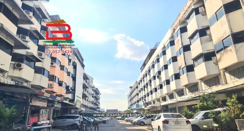 Gewerbefläche zum Kauf mit 6 Zimmer in Mueang Nonthaburi, Nonthaburi
