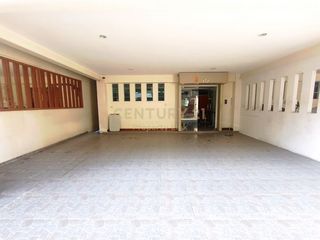 For sale 4 bedrooms house in Phaya Thai, Bangkok