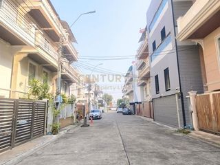 For sale 4 bedrooms house in Phaya Thai, Bangkok