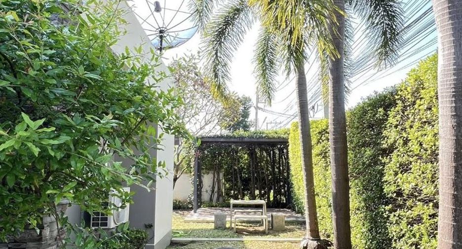 For rent 4 bedrooms house in Mueang Chiang Mai, Chiang Mai