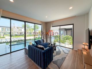 For sale 4 ベッドルーム villa in Bang Lamung, Chonburi
