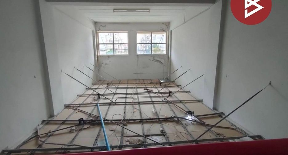 For sale 3 bedrooms retail Space in Lat Krabang, Bangkok
