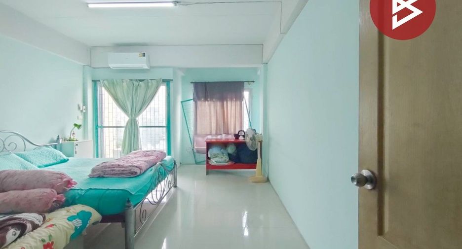 For sale 3 bedrooms retail Space in Lat Krabang, Bangkok