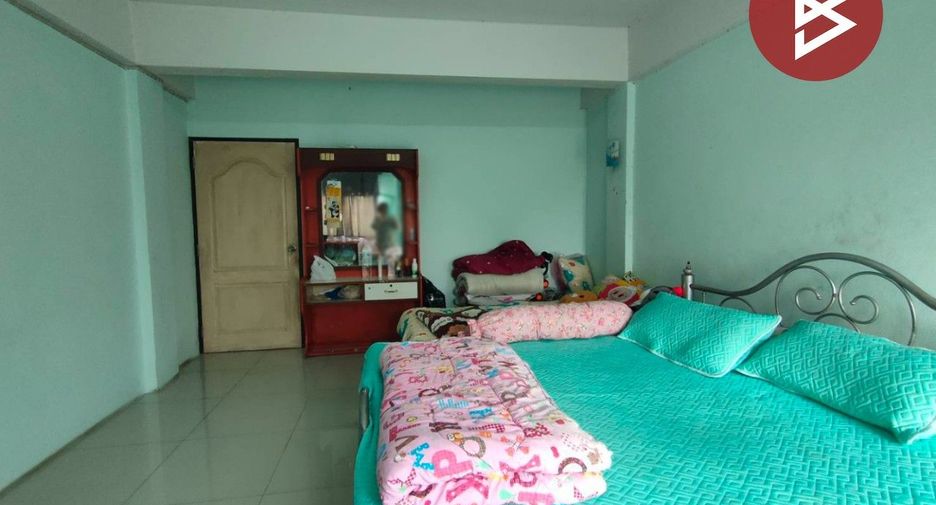 For sale 3 bedrooms retail Space in Lat Krabang, Bangkok