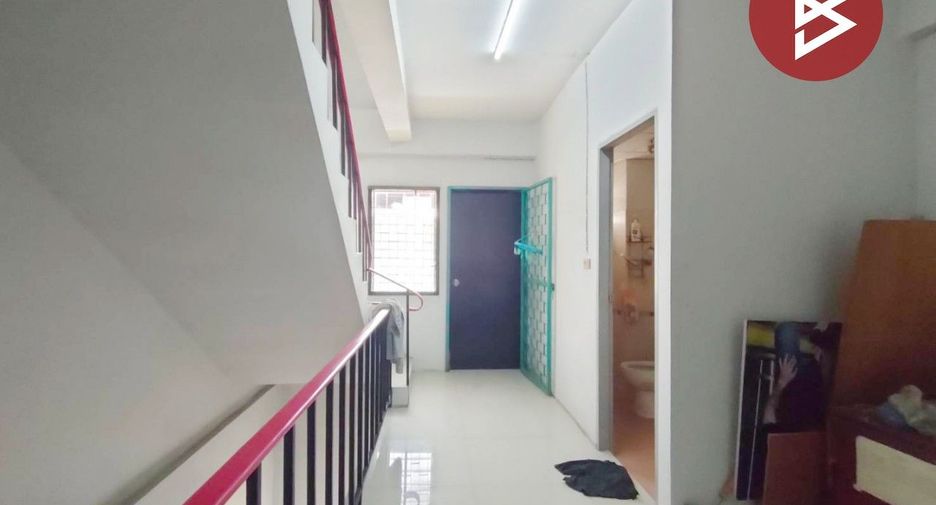 For sale 3 bedrooms retail Space in Lat Krabang, Bangkok