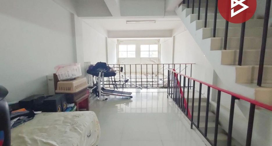 For sale 3 bedrooms retail Space in Lat Krabang, Bangkok