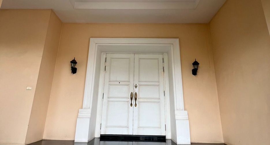 For sale 6 bedrooms house in Lat Phrao, Bangkok