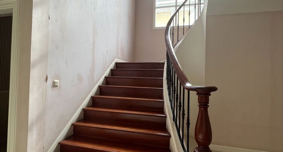 For sale 6 bedrooms house in Lat Phrao, Bangkok