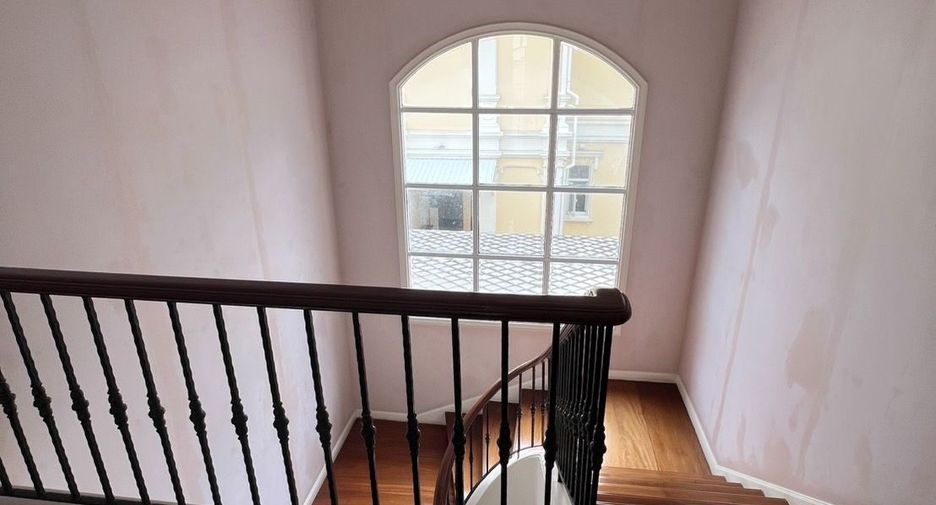 For sale 6 bedrooms house in Lat Phrao, Bangkok