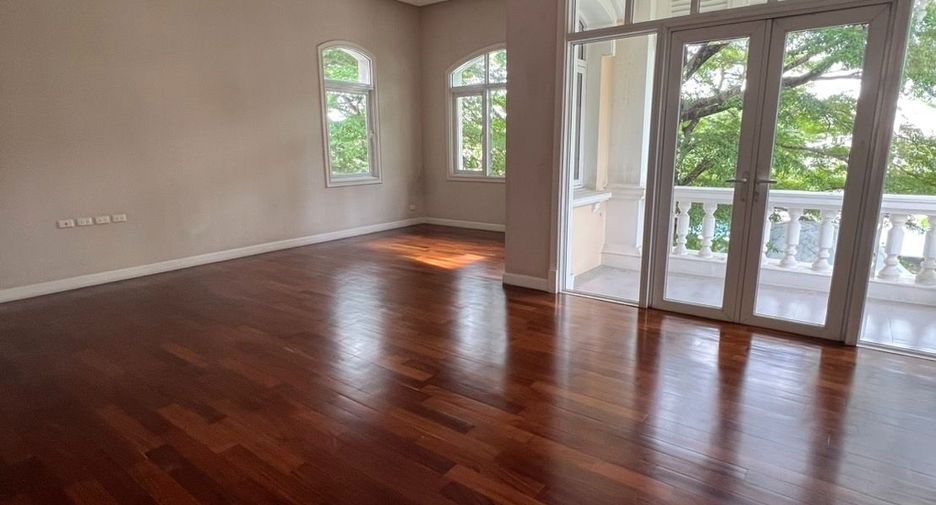 For sale 6 bedrooms house in Lat Phrao, Bangkok