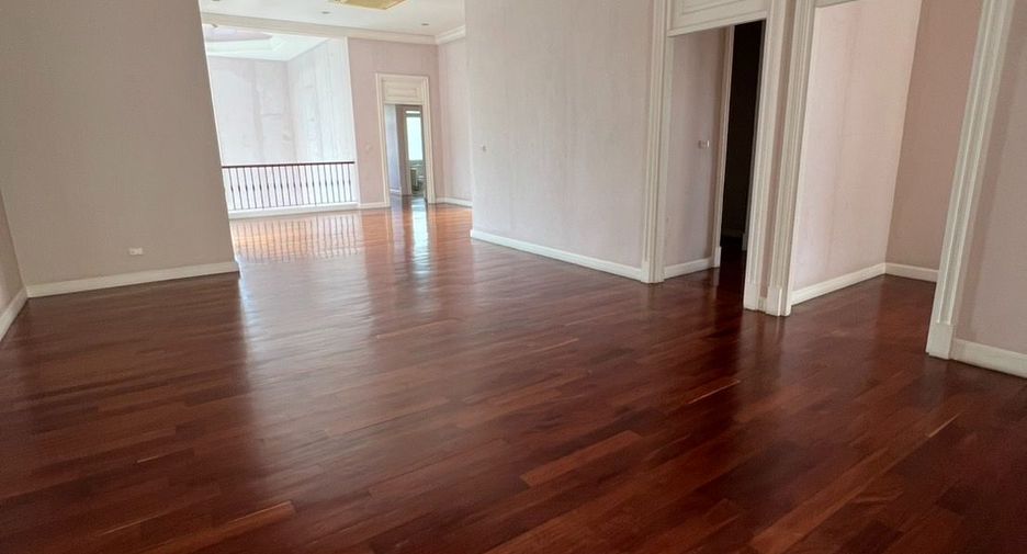 For sale 6 bedrooms house in Lat Phrao, Bangkok