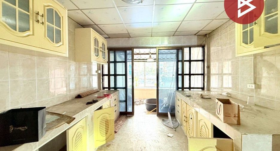 Casa adosada en venta de 2 habitaciones en Bang Sue, Bangkok