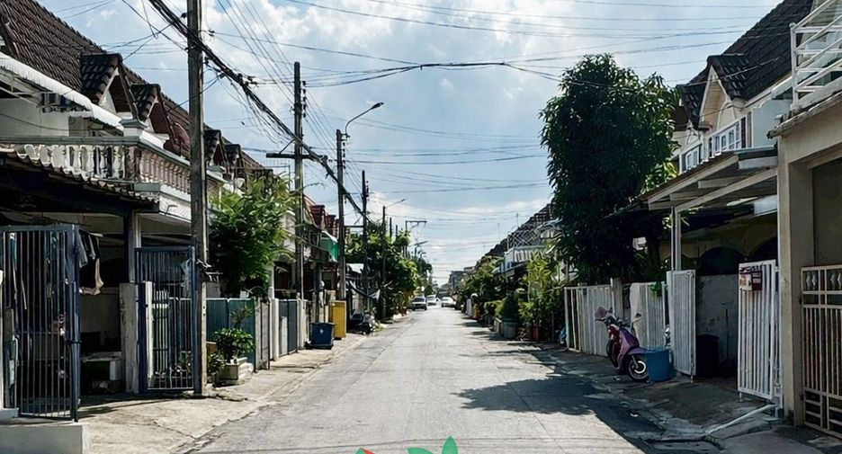 Casa adosada en venta de 3 habitaciones en Lak Si, Bangkok