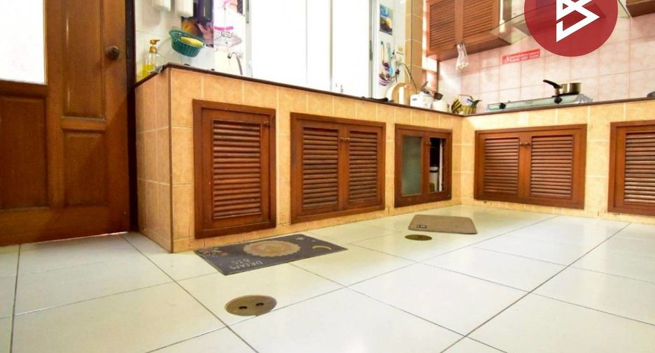 For sale 6 bedrooms retail Space in Phra Pradaeng, Samut Prakan