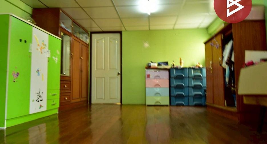 For sale 6 bedrooms retail Space in Phra Pradaeng, Samut Prakan