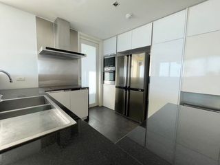 For rent 3 bedrooms condo in Yan Nawa, Bangkok