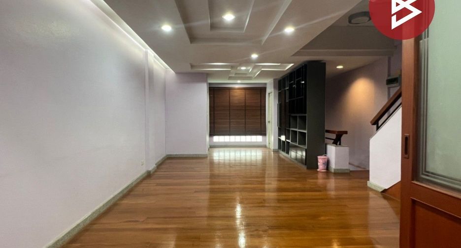 À vendre 5 chambres bureau à Wang Thonglang, Bangkok