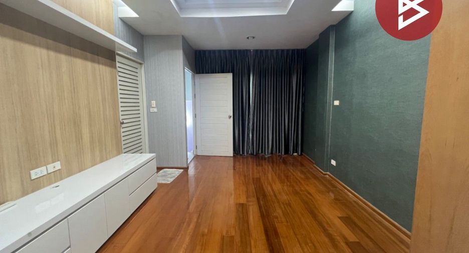 À vendre 5 chambres bureau à Wang Thonglang, Bangkok