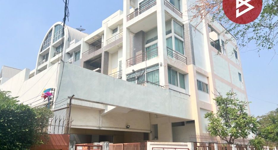 À vendre 5 chambres bureau à Wang Thonglang, Bangkok
