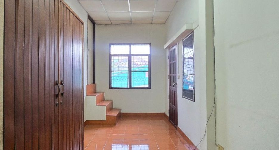 For sale 4 bedrooms townhouse in Mueang Chachoengsao, Chachoengsao