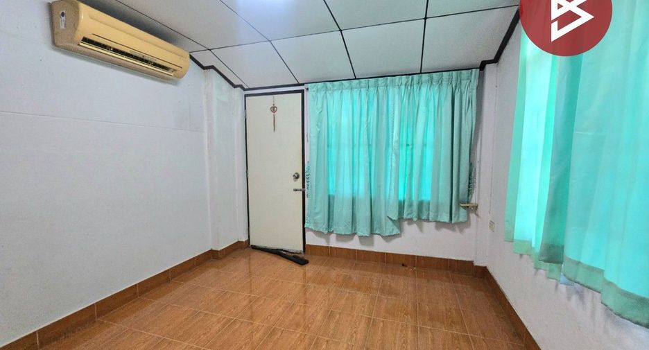 For sale 4 bedrooms townhouse in Mueang Chachoengsao, Chachoengsao