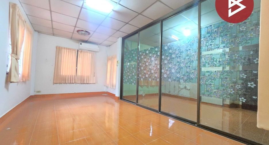 For sale 4 bedrooms townhouse in Mueang Chachoengsao, Chachoengsao