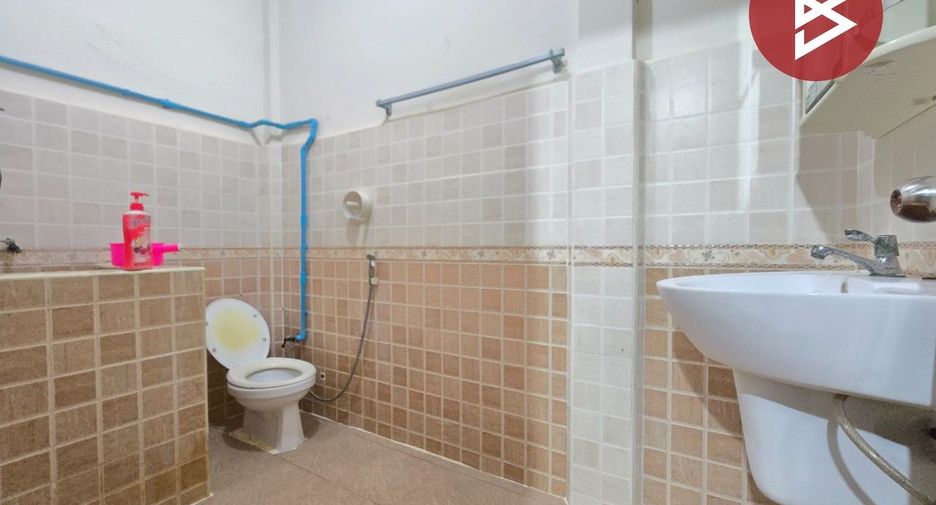 For sale 4 bedrooms townhouse in Mueang Chachoengsao, Chachoengsao