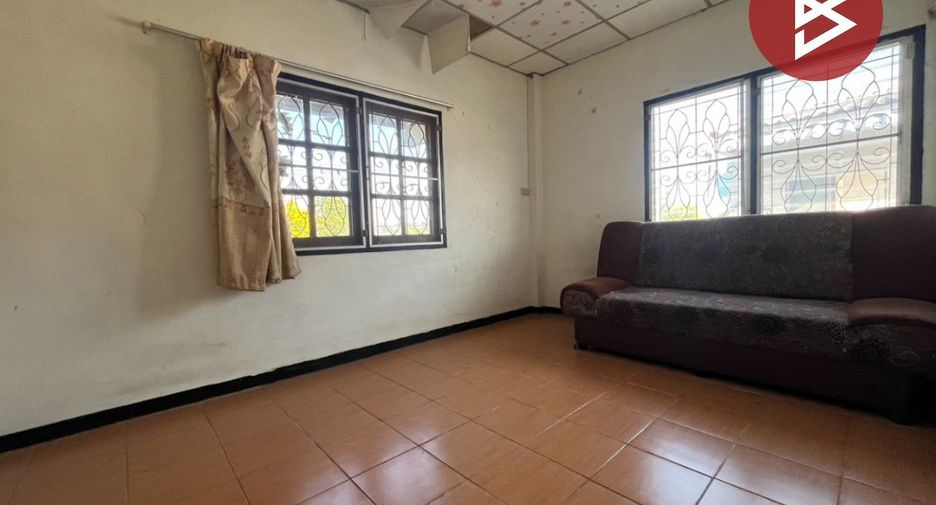 Casa adosada en venta de estudio en Bang Pakong, Chachoengsao