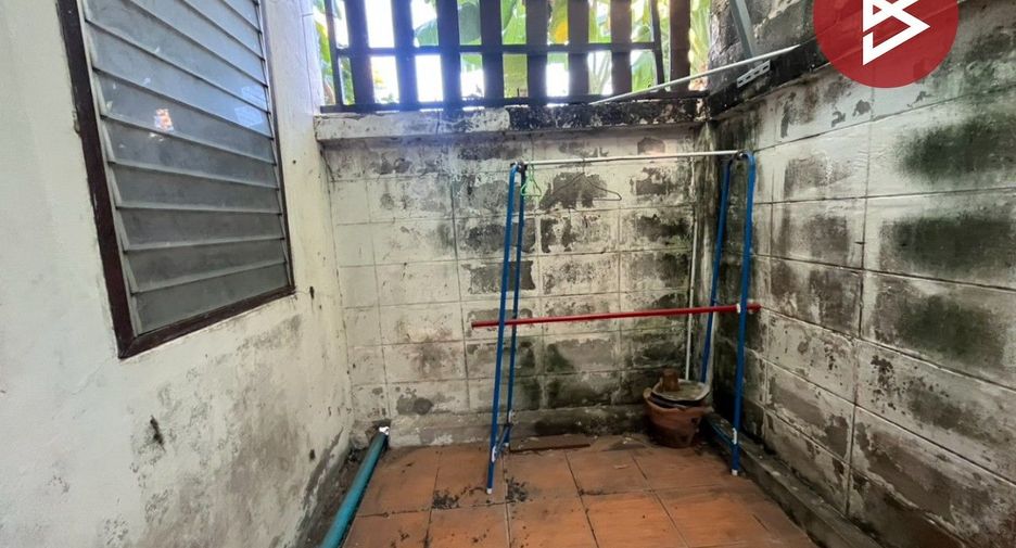 Casa adosada en venta de estudio en Bang Pakong, Chachoengsao