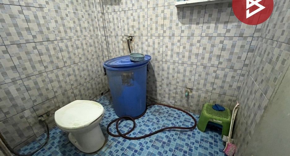 Casa adosada en venta de estudio en Bang Pakong, Chachoengsao