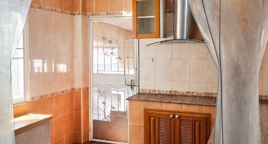 For sale 4 bedrooms house in Mueang Samut Prakan, Samut Prakan