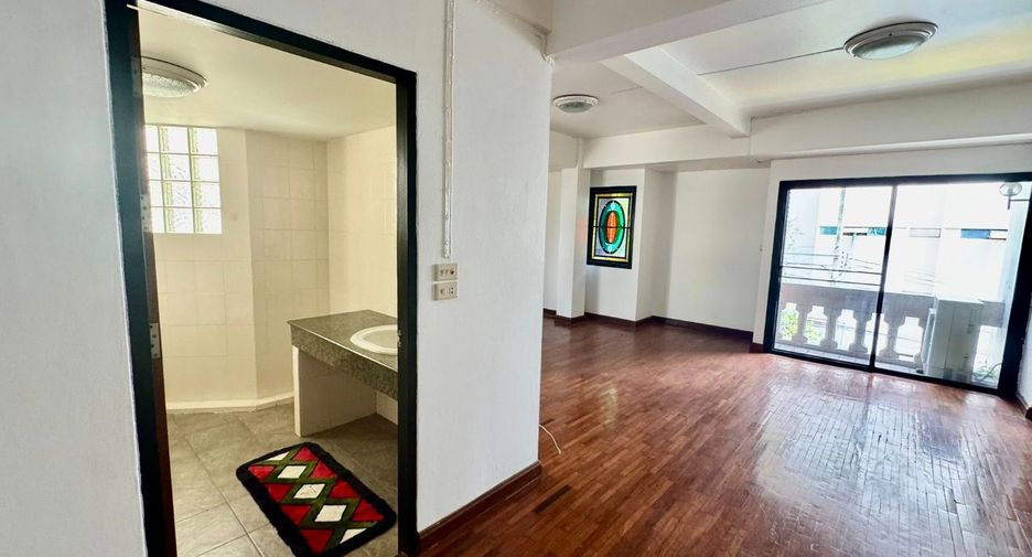 For rent retail Space in Khlong Toei, Bangkok